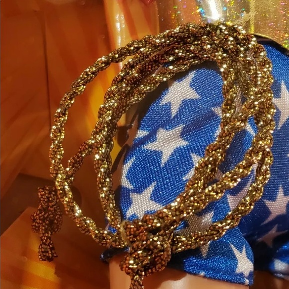 2003 Special Edition Wonder Woman Barbie - Picture 11 of 12